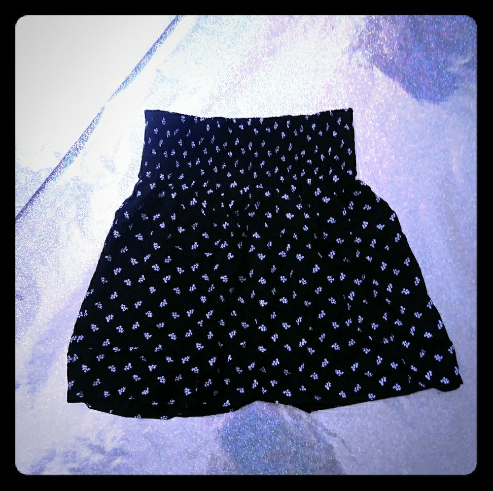 **3 for $9** NWOT Cotton Floral Skirt Size Small